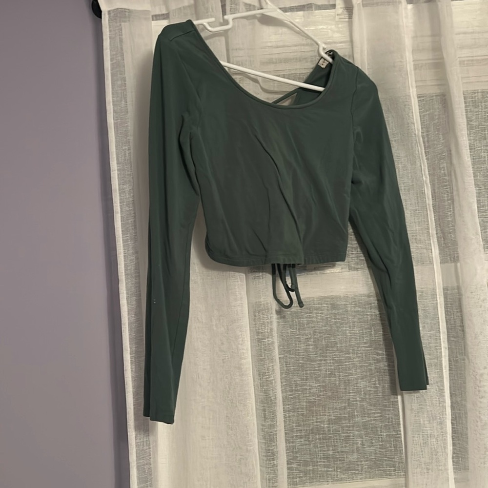 Green Aeropostale cropped top. Open back. Tie back
